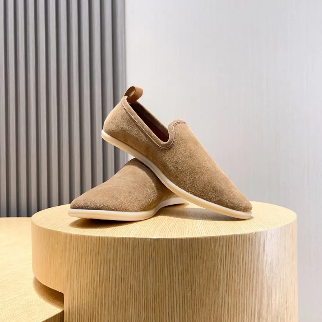 Men's shoes 400💰[loro piana] 2025 new moccasins, popular casual sneakers for street men. The shoes are made of first-layer suede leather uppers with rubber soles, a classic. The complex craftsmanship and meticulous structure make the shoes light and soft, allowing you to walk comfortably and freely. Perfect for summer wear. Yardage: 38-45.